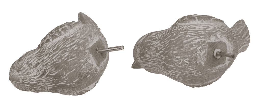 Bird feeder with 2 birds,