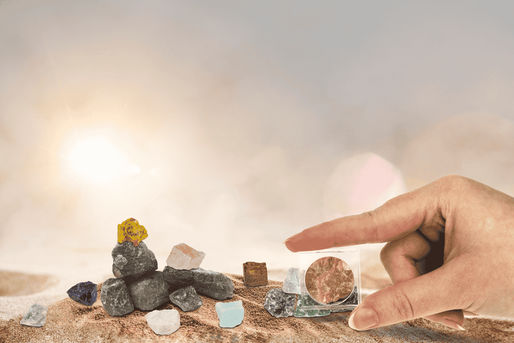 Mineral stones, in magnifying box with booklet,