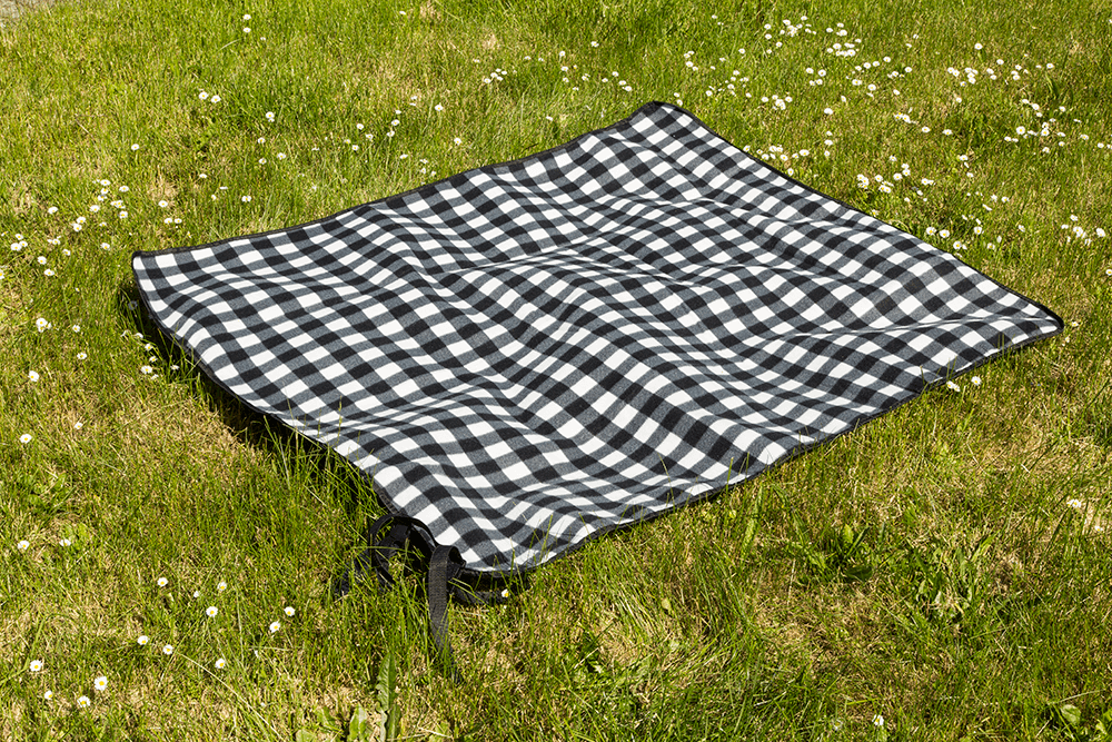 Outdoor blanket with fixing clips for bicycles,