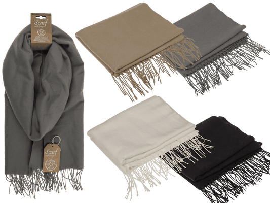 Winter scarf with fringes,