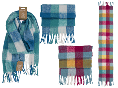 Checked fluffy scarf with tassels,