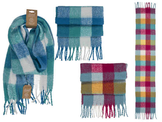 Checked fluffy scarf with tassels,