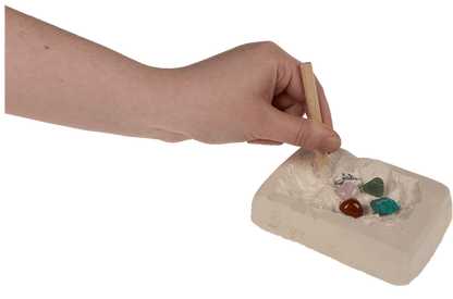 Excavation set with 5 gems,