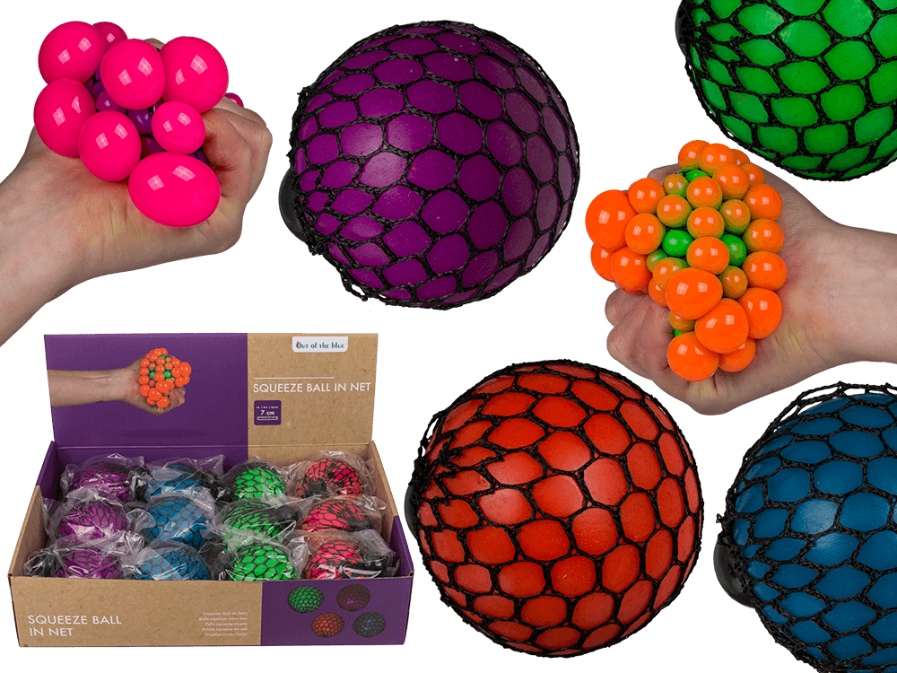 12-0929_000.png Kneepballen in net, 7 cm, beschikbaar in vier kleuren: roze, paars, groen en oranje, 12 stuks per display.