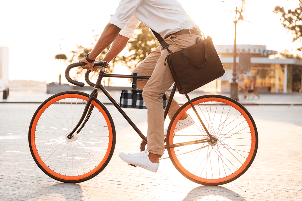 Outdoor blanket with fixing clips for bicycles,