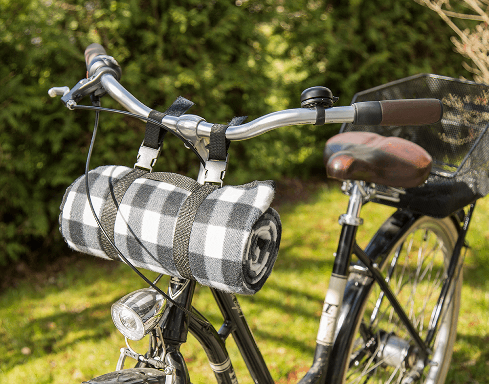Outdoor blanket with fixing clips for bicycles,