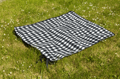 Outdoor blanket with fixing clips for bicycles,