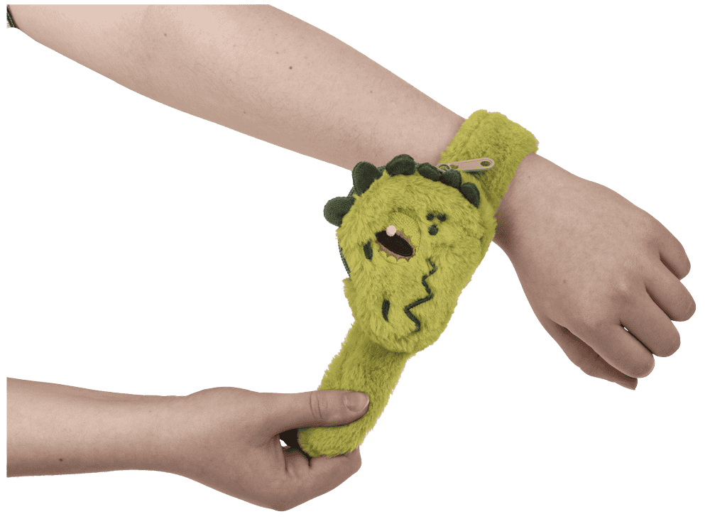 Snapband with plush zipper push,