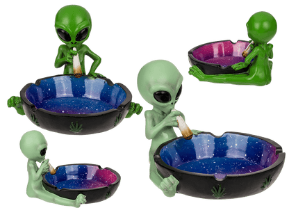 Polyresin ashtray, Alien with joint,