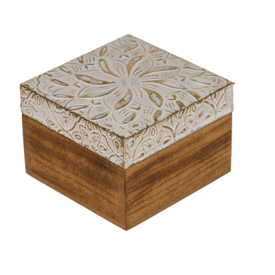 Boîte en bois en couleur naturelle avec