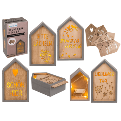 Casa decorativa de madera con 4 placas de refrán y