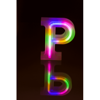 Lettera illuminata al neon, P, altezza: 16 cm,