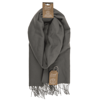 Winter scarf with fringes,